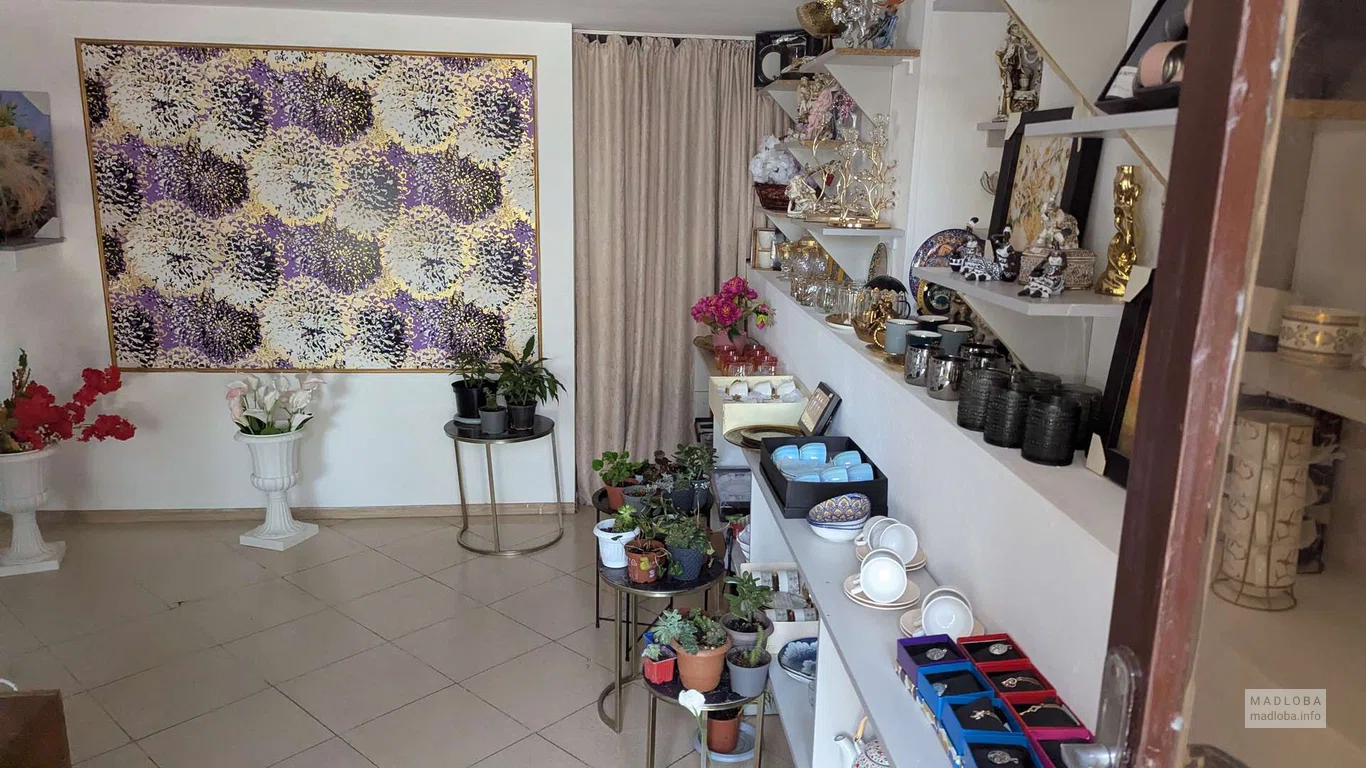 Sofia’s House (Телави) — сувениры, декор и искусственные букеты.