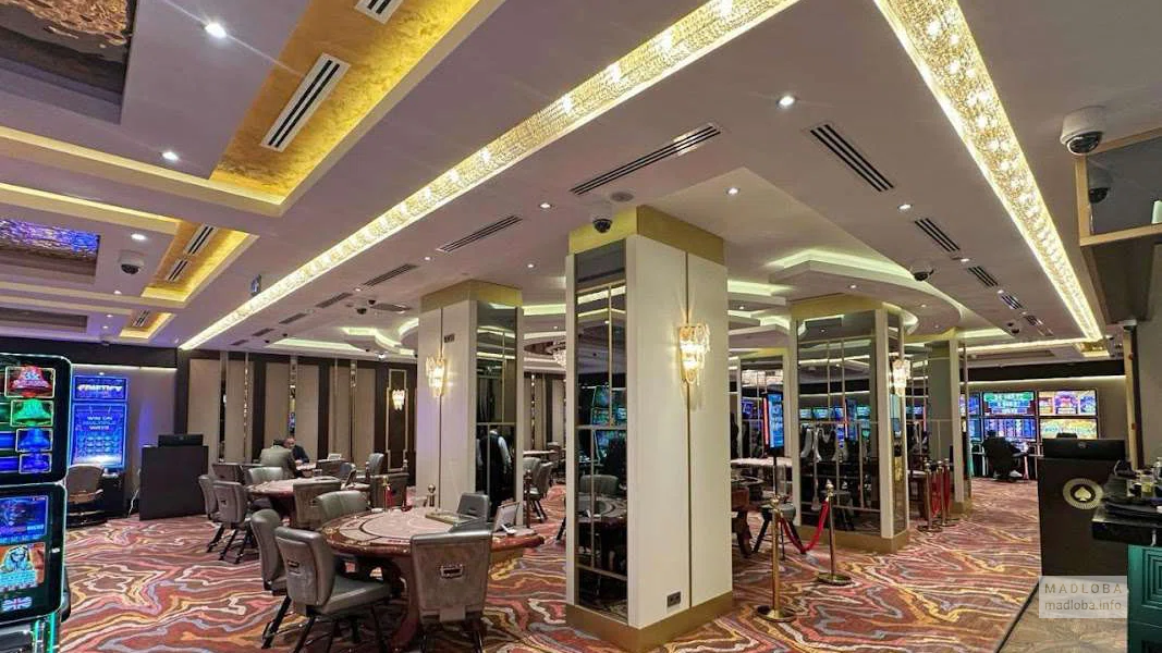 Игровой зал в казино Soho Casino в Батуми