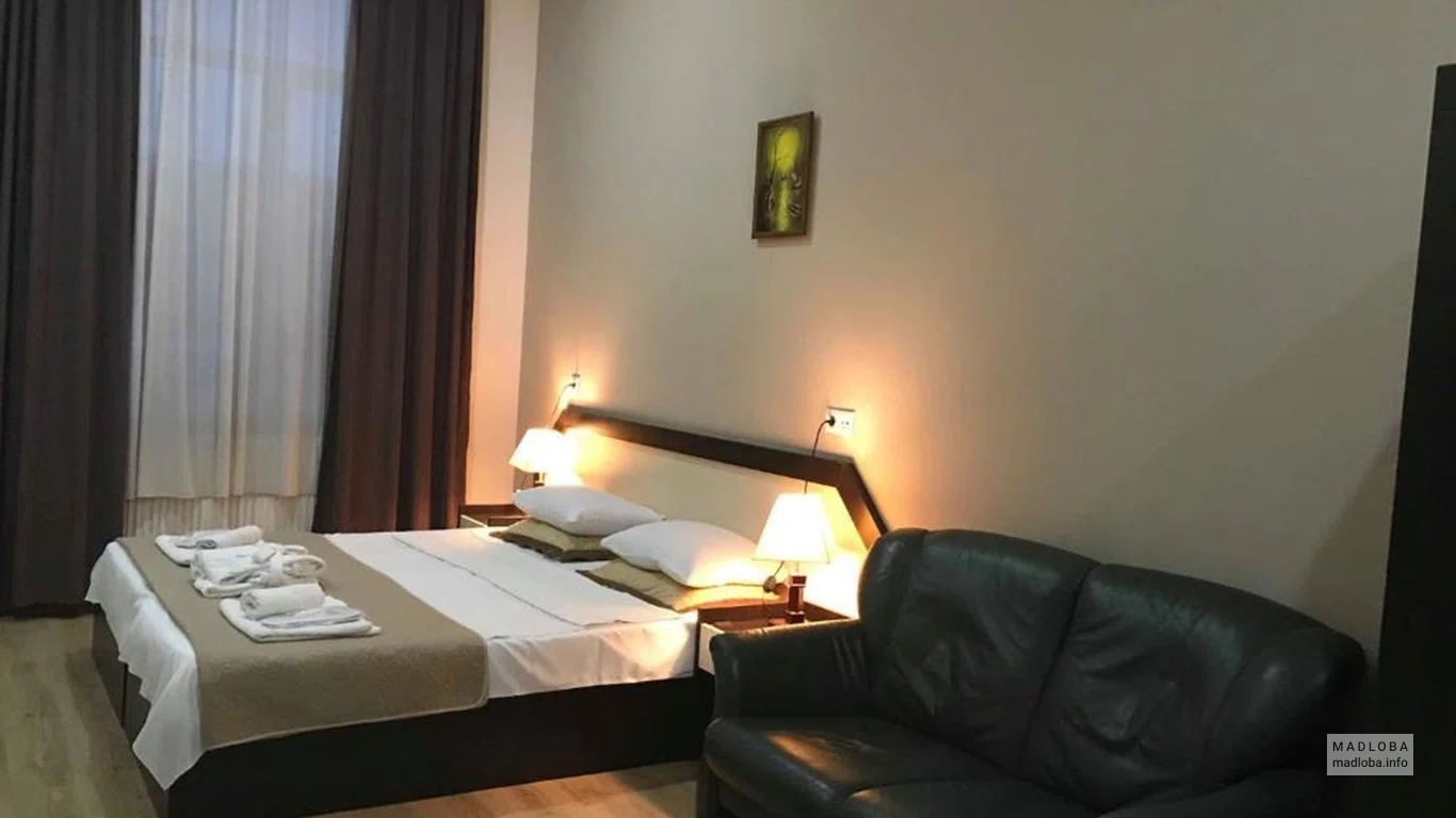 Кровать в номере Sonata Hotel