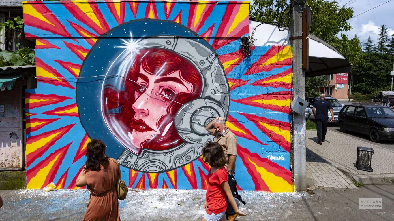 NIKO Street Art: Astronaut Girl | Mural by Tamoonz