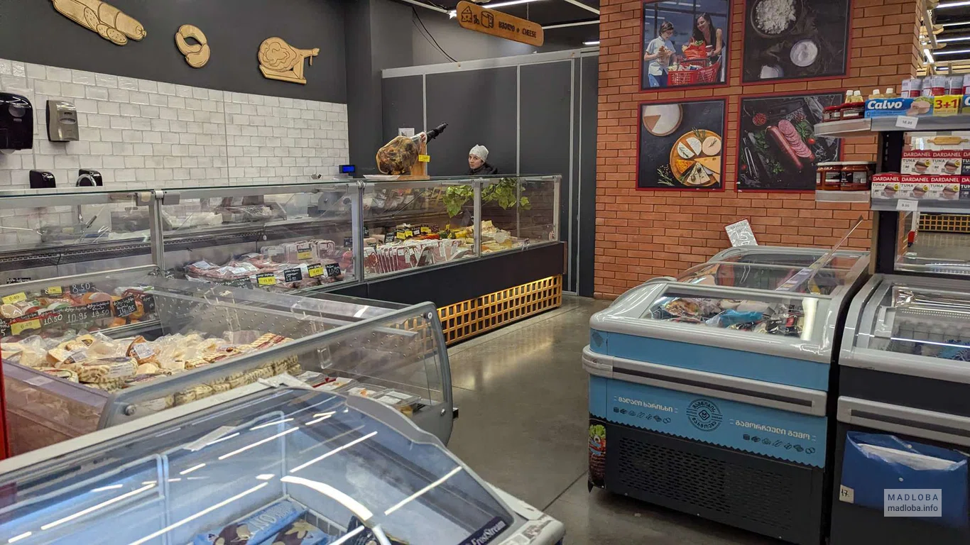 Полуфабрикаты в супермаркете Spar