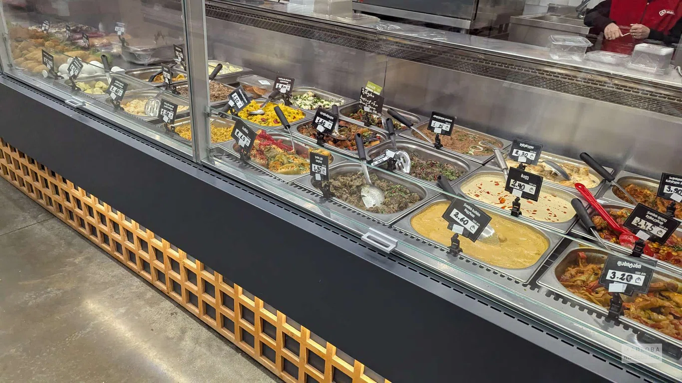 Салаты и вторые блюда в супермаркете Spar