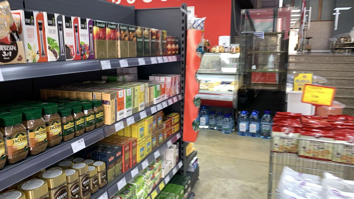 Чай и кофе в супермаркете SPAR в Батуми