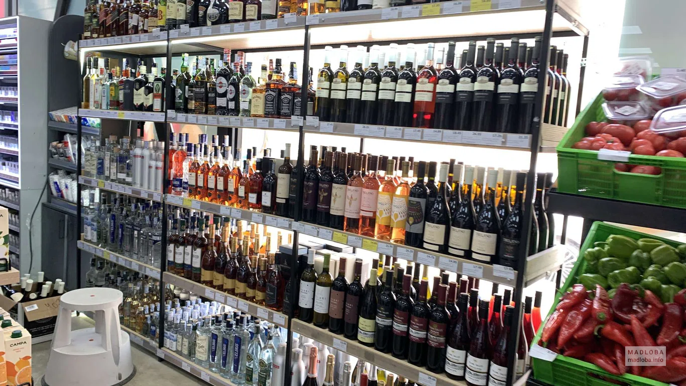 Алкоголь в магазине SPAR в Батуми