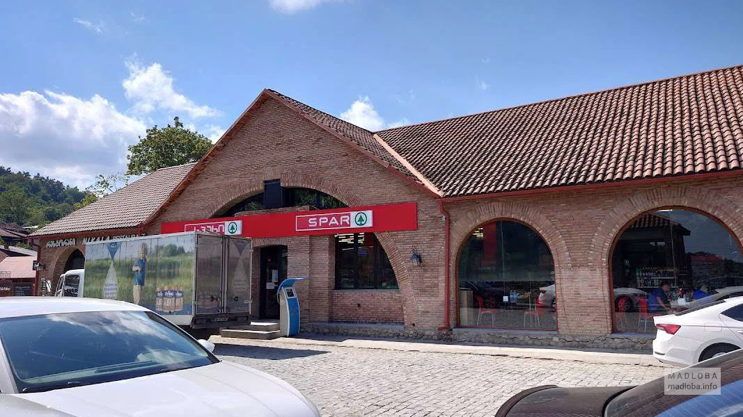 Продовольственный магазин Spar (ул. Ираклия II, 1) в Сигнахи