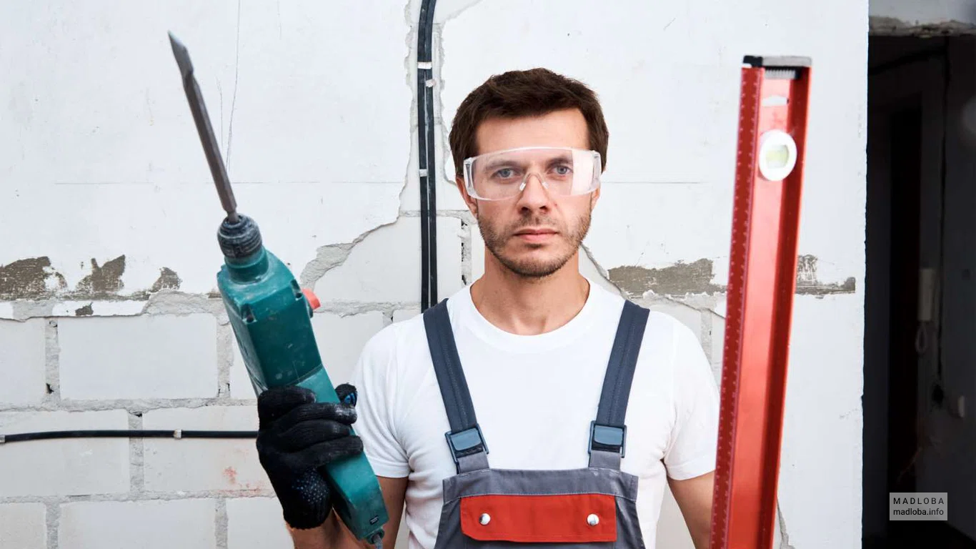 Специалист по ремонту Муртаз Иремадзе