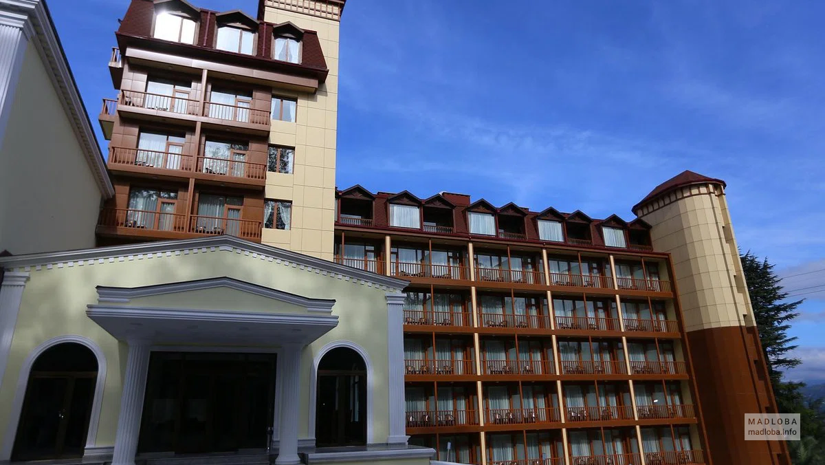 Вид здания гостиницы Спутник