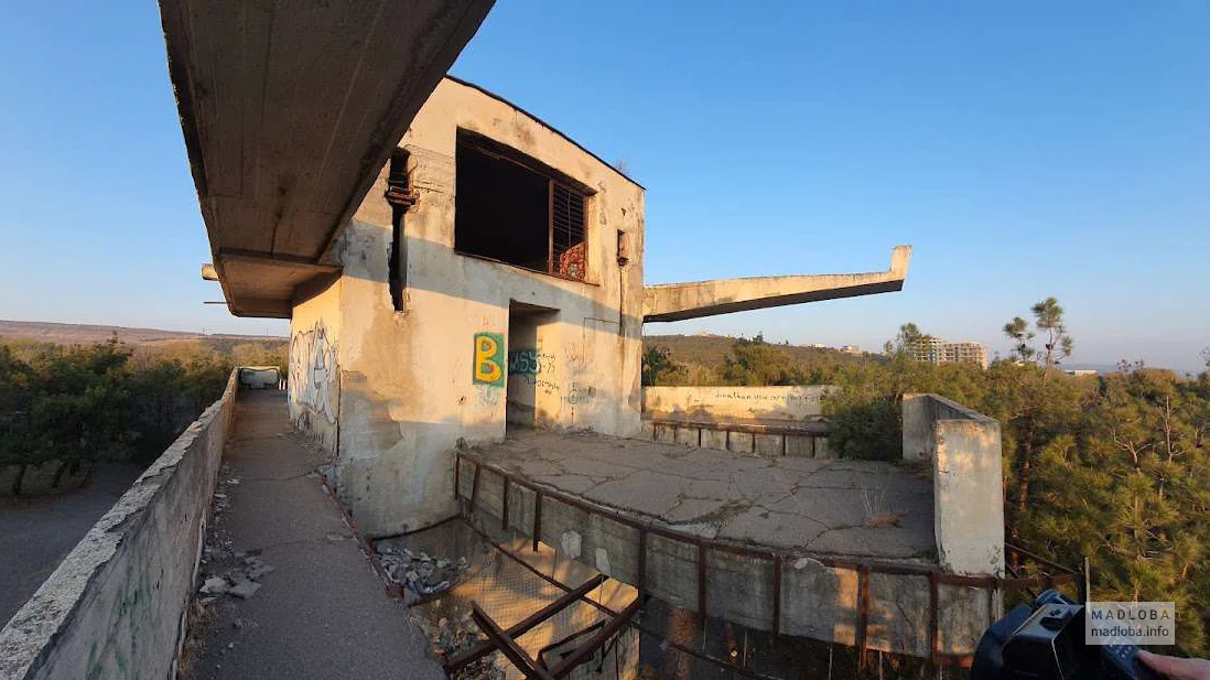 Заброшенная канатка к озеру Лиси — тросы тишины над столицей Сакартвело