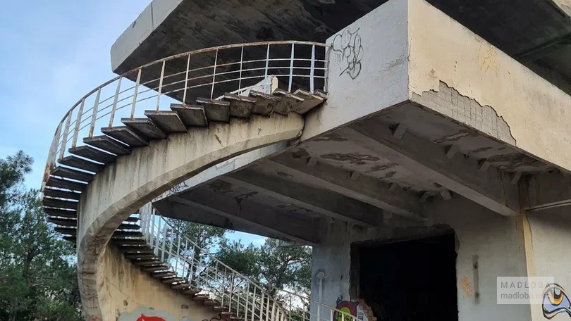 Заброшенная канатная дорога Нуцубидзе — Лиси в Тбилиси