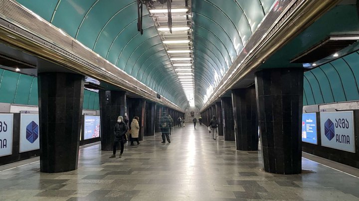 Станция метрополитена "Церетели"