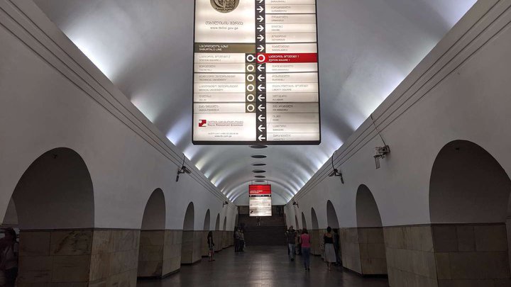 Станция метрополитена "Вокзальная площадь" (пересадочная)