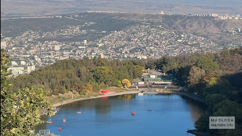 Сванская башня с панорамным видом на Тбилиси