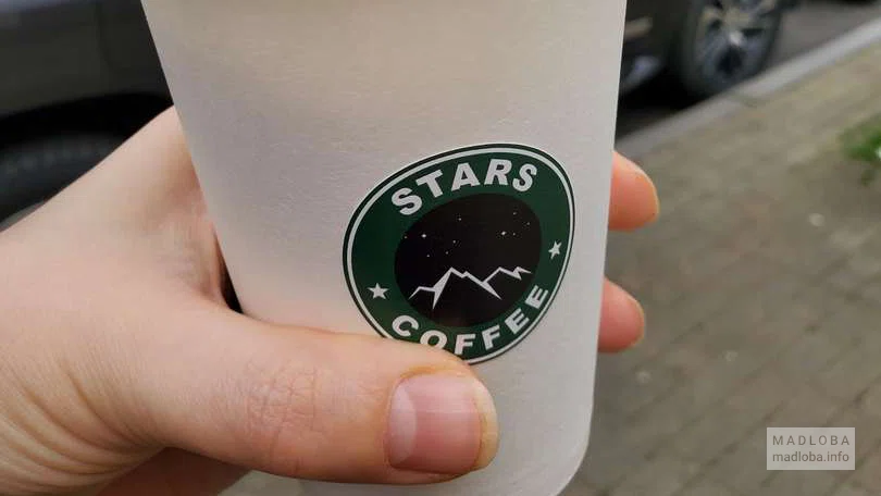 Фирменный стаканчик кофе  Вход в Stars Coffee