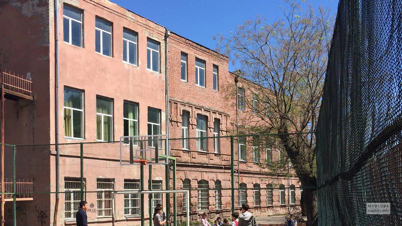 Здание Тбилисской Государственной Школы № 75