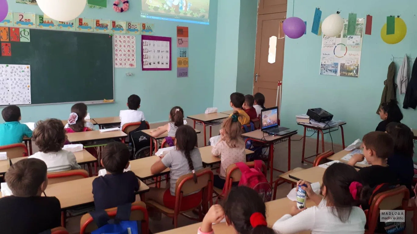 Учебный класс в школе № 75 в Тбилиси