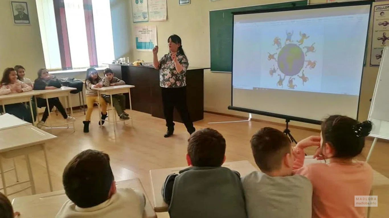 Урок в аудитории грузинской школы № 75