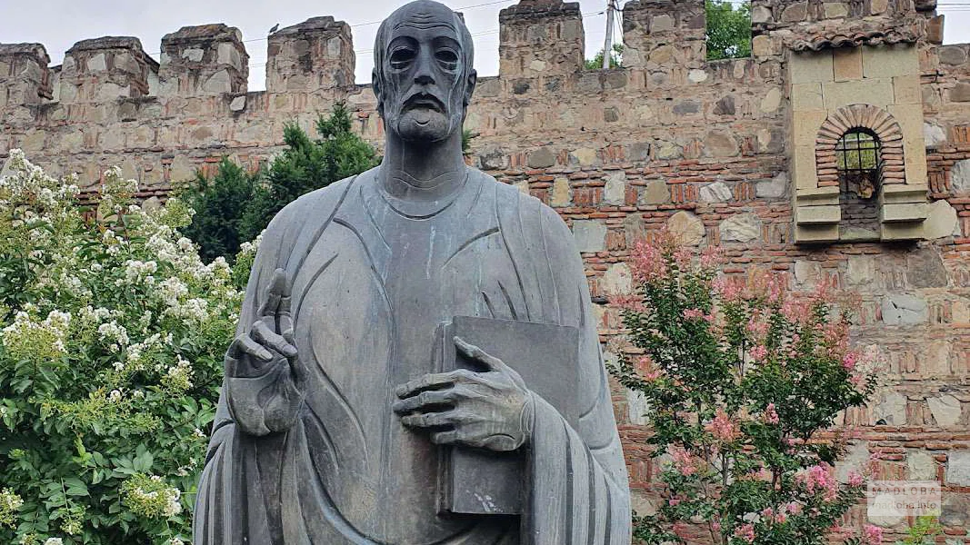 Памятник Иоанна Петриси