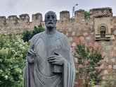 Статуя Иоанэ Петриси