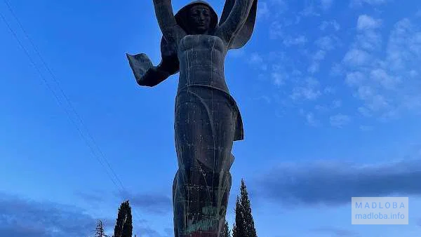 Статуя Победы в Тбилиси