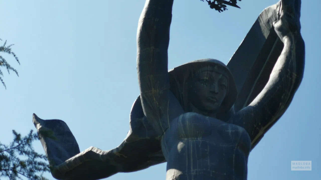 Статуя Победы в Великой Отечественной Войне в парке Ваке в Тбилиси