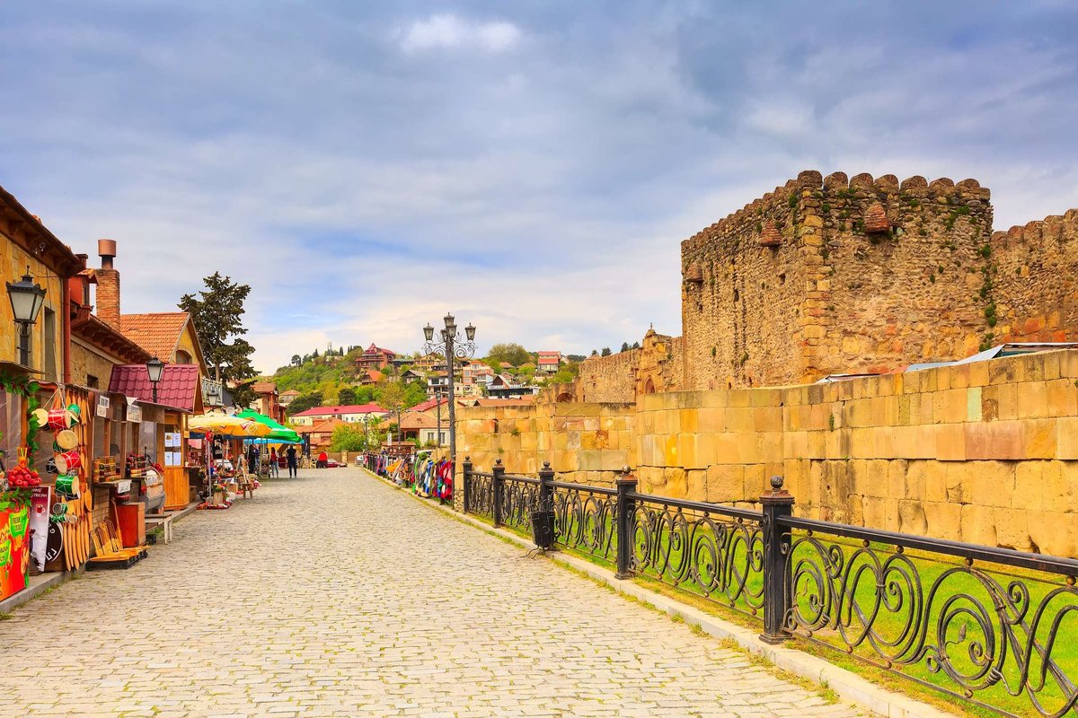 Street-view-with-gift-souvenir-shops