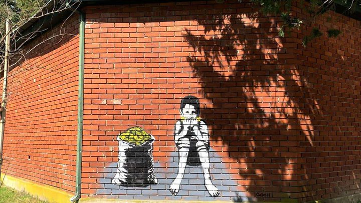 Banksy Street art "სიმინდის გამყიდველი"