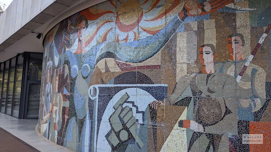 Мозаика «Строительство и архитектура» — автор Гурам Каландадзе