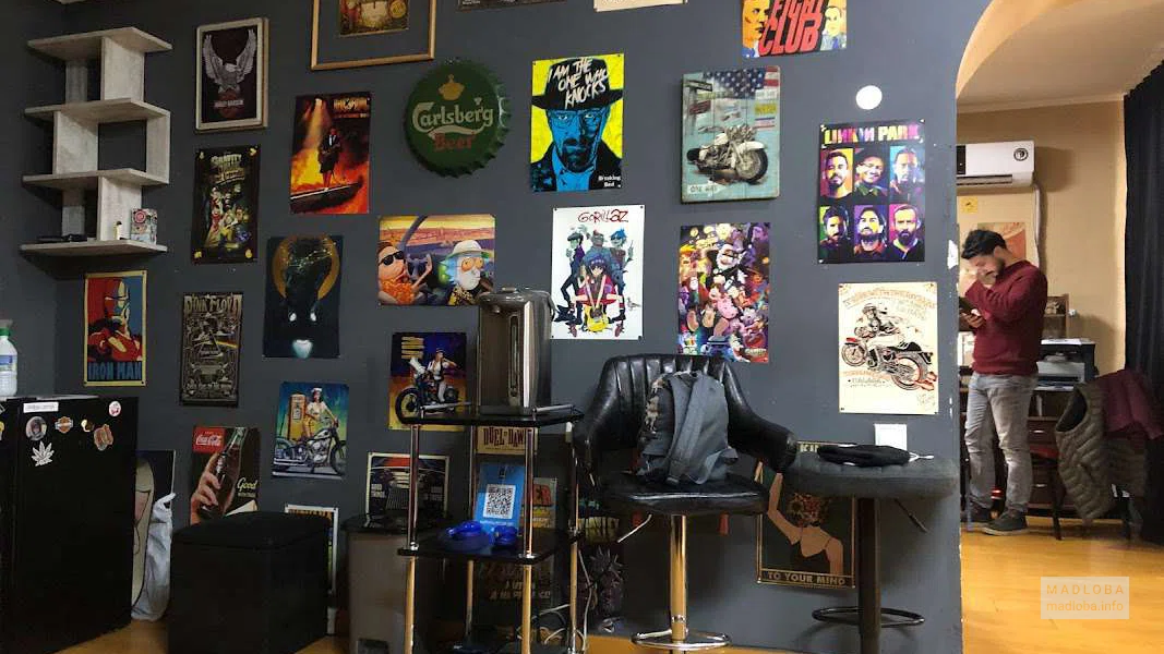 интерьер студии тату и пирсинга Painful Art