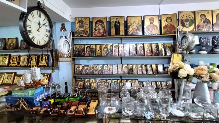 Souvenir shop (Zviad Gamsakhurdia Ave. 9)