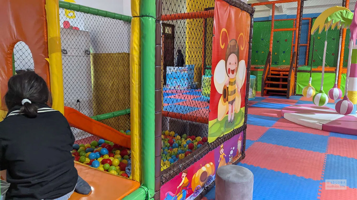 Бассейн с шариками для детей