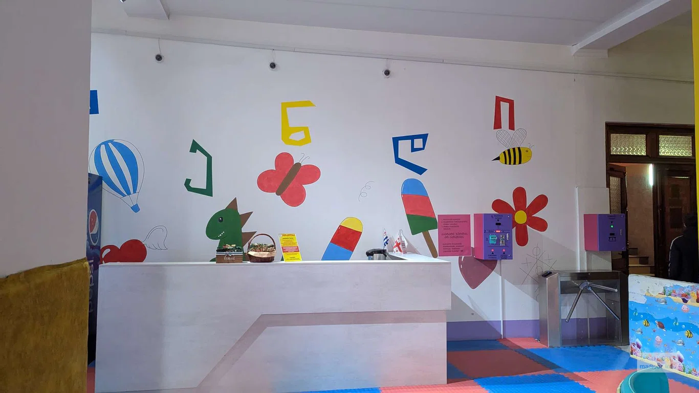 Стойка администратора в детском центре