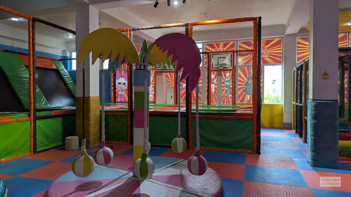 Карусель в развлекательном центре