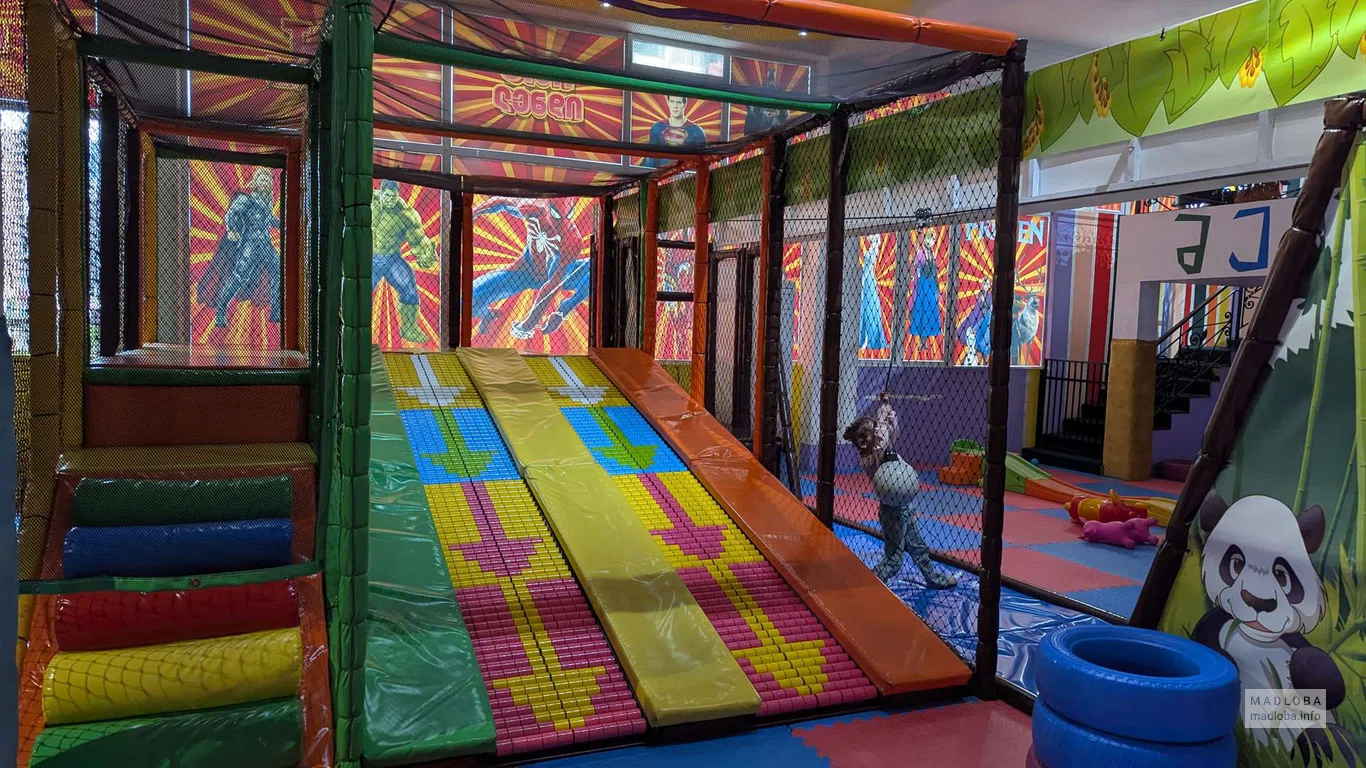 Горка в развлекательном центре