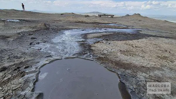 Тахти-Тефа в Кахетии — природный памятник с грязевыми кратерами и вулканами.