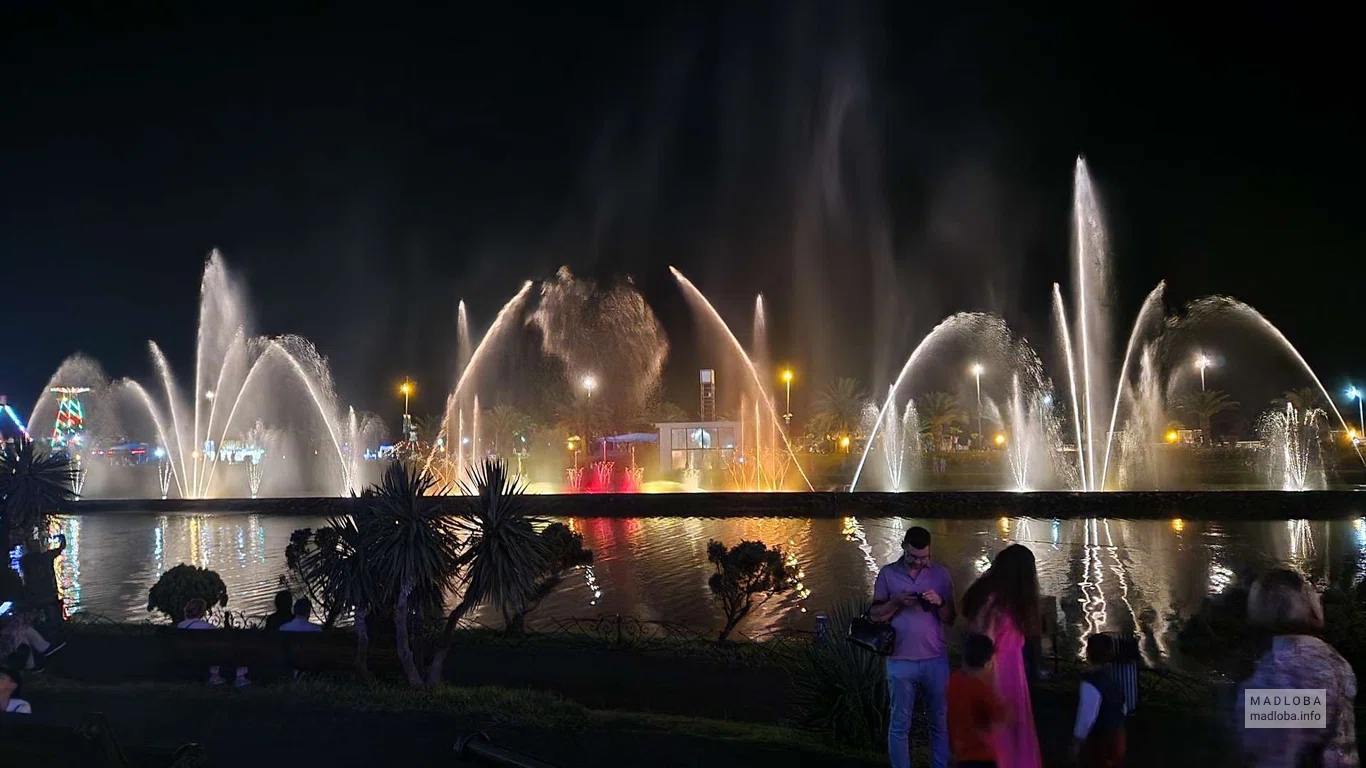 Танцующие Фонтаны на озере Ардагани