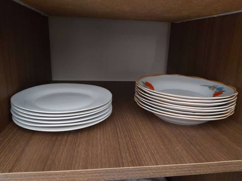 Plates in the apartment