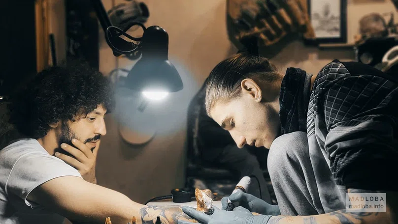 Рабочая атмосфера в тату студия "Tattoo Batumi Asap studio"