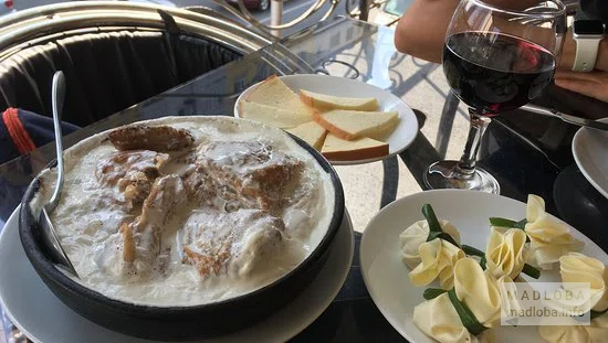 Национальная грузинская еда в ресторане Tavaduri