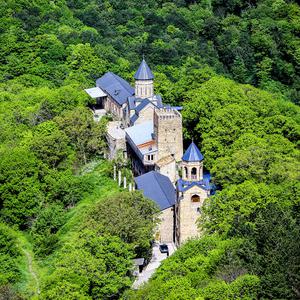 
										Древние руины и замки Тбилиси