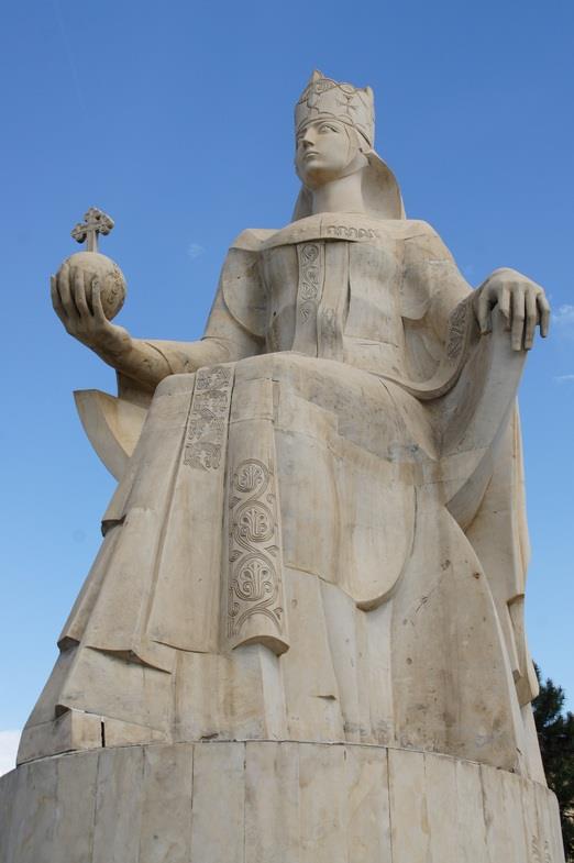 Тбилиси. Памятник царице Тамар
