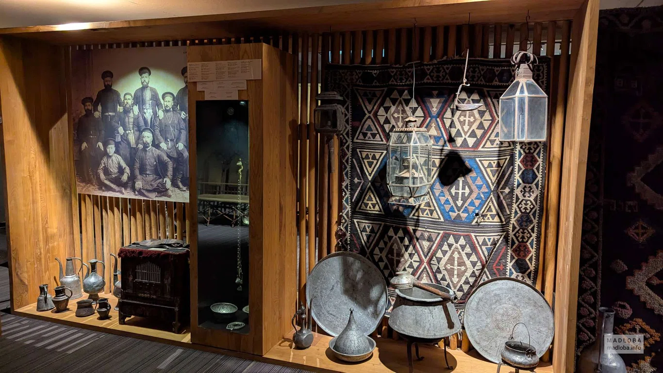 Витрины с артефактами