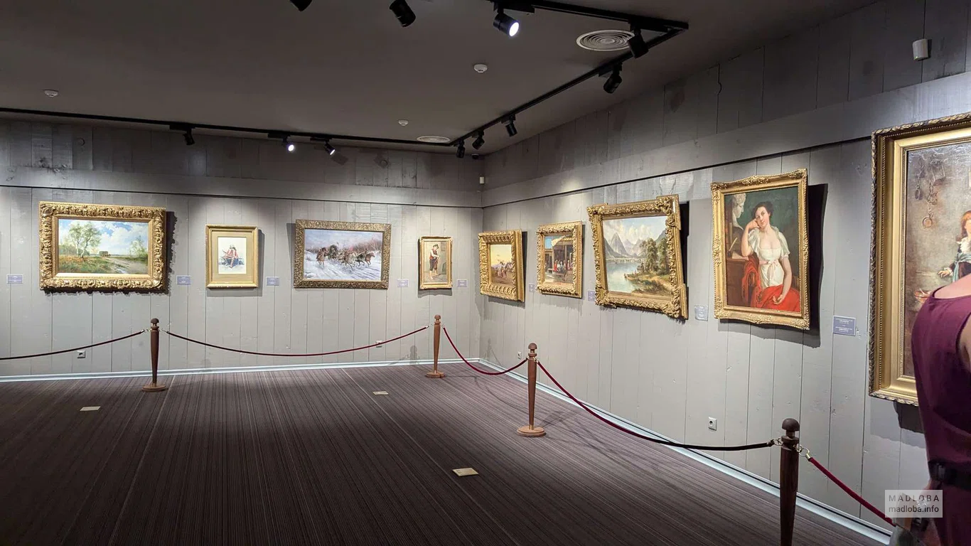 Телавский Исторический музей — художественный зал с классикой