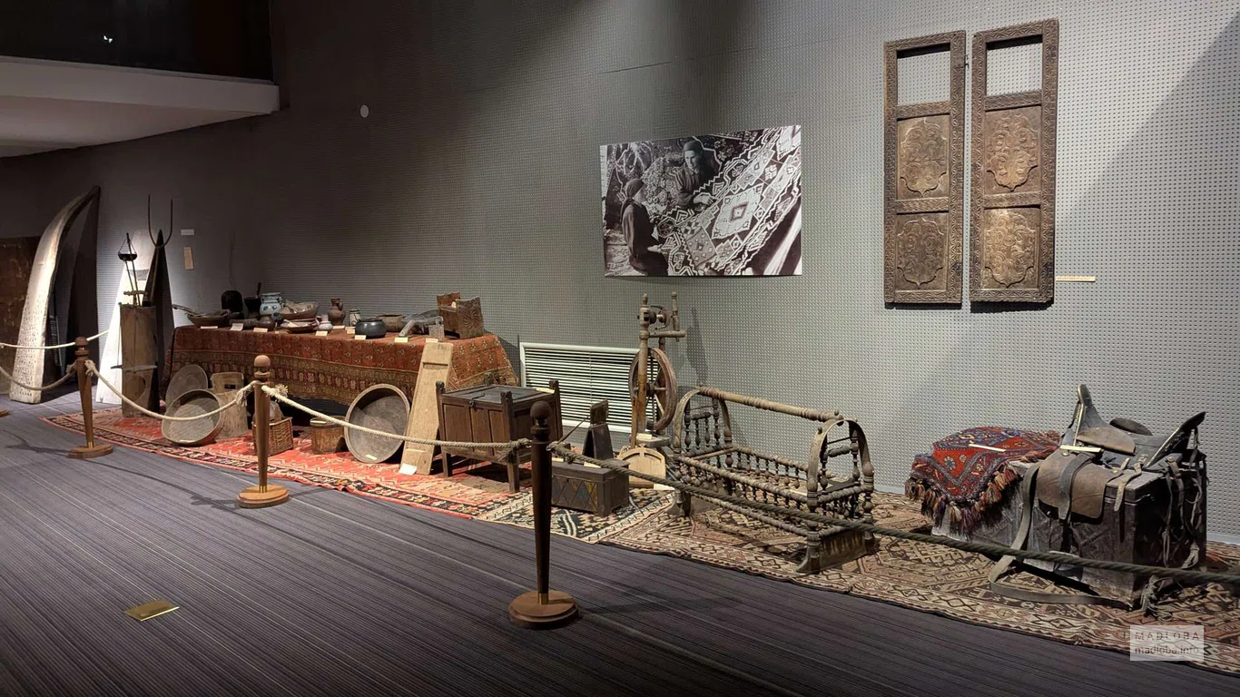 Бытовые предметы и прялка