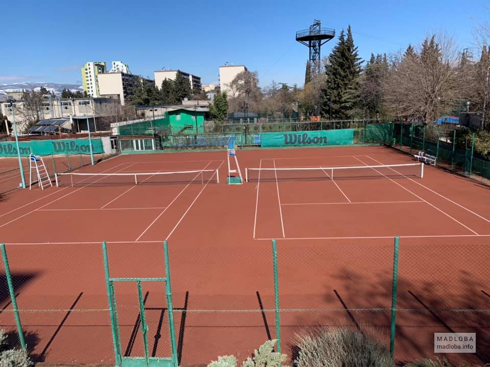Tennis training at Guram Tokhadze school in Tbilisi with a discount, rent  of a court for the game - Мадлоба
