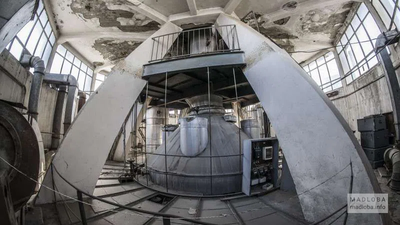 Внутри барокамеры: геофизический комплекс