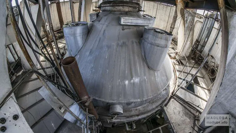 Не работающая термобарокамера Геофизического института