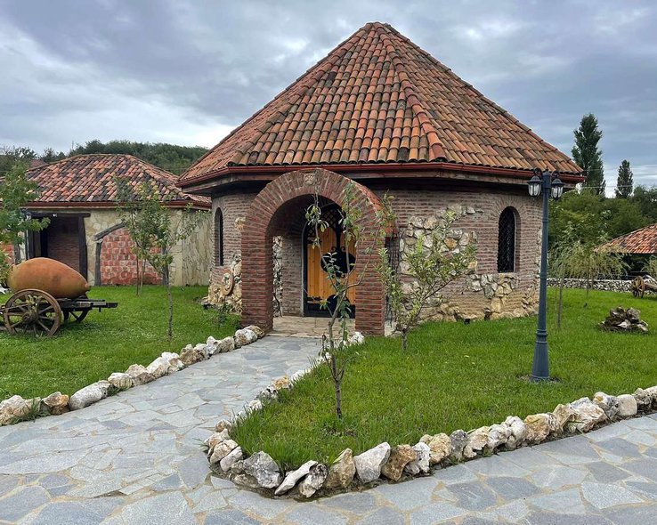 Территория музея вина.jpg