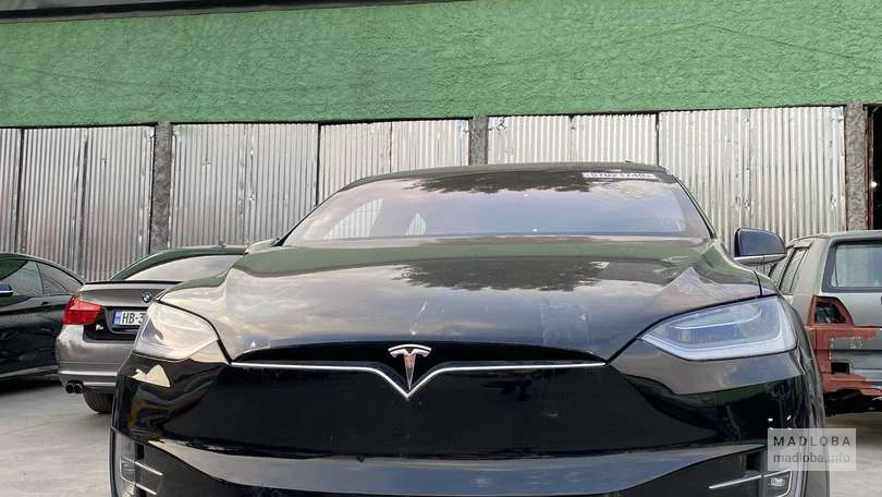 Шоурум Tesla