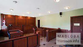 Зал суда в Доме Юстиции в Болниси