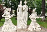 Statue Sisters Ishkhneli